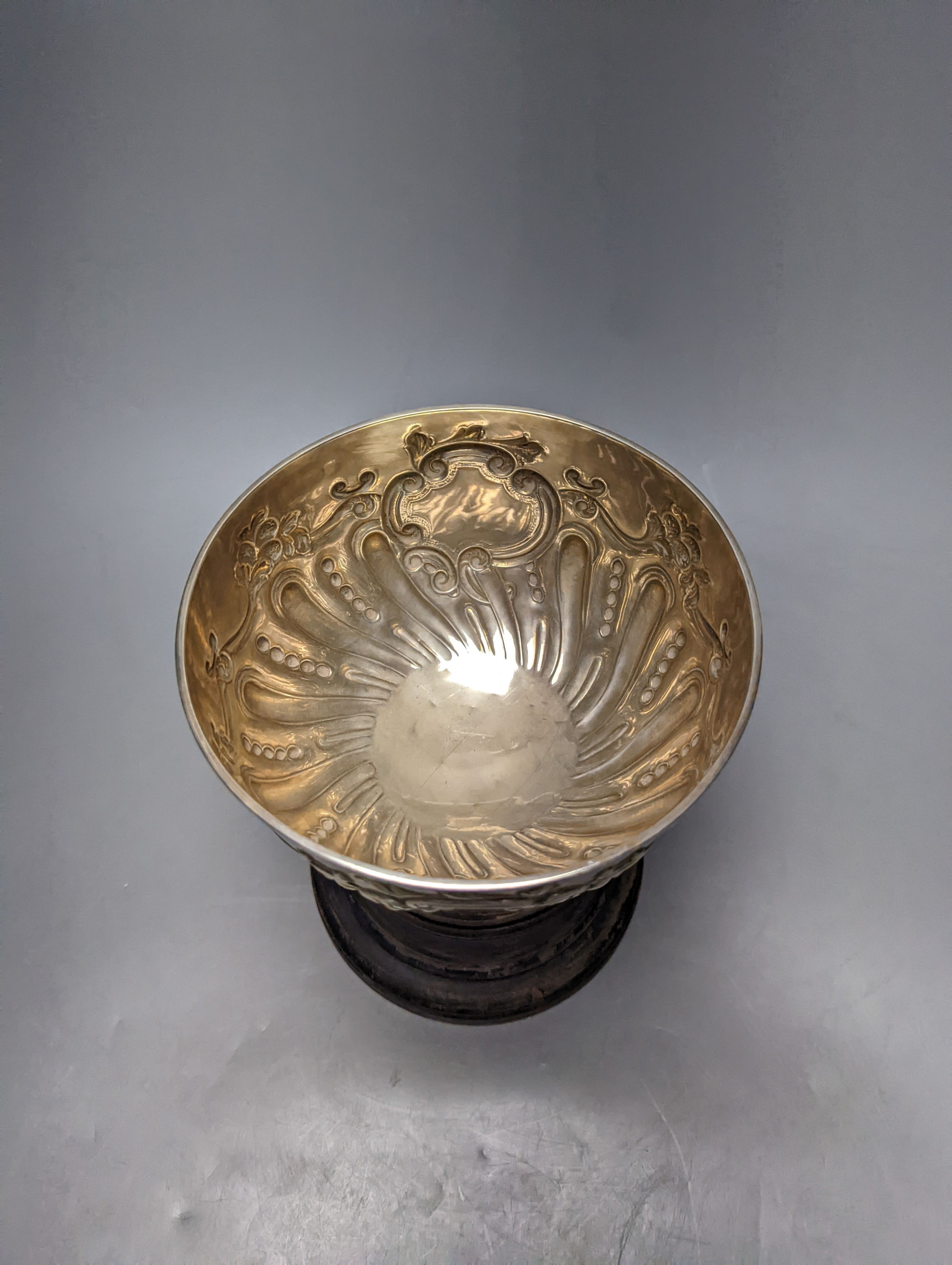 An Edwardian repousse silver presentation rose bowl, Nathan & Hayes, Chester, 1906, 15.3cm diameter, 10oz, on wooden plinth.